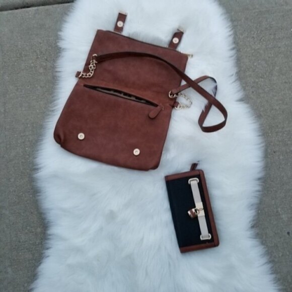 Call it Spring crossbody & wallet set - Picture 2 of 4